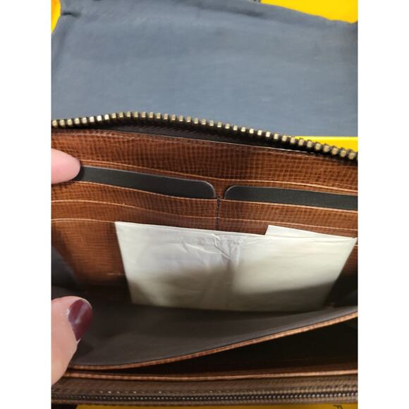 Fendi Zippered Wallet. Zipper Pull Is Missing But Can Easily Be Replaced And... - Picture 6 of 9